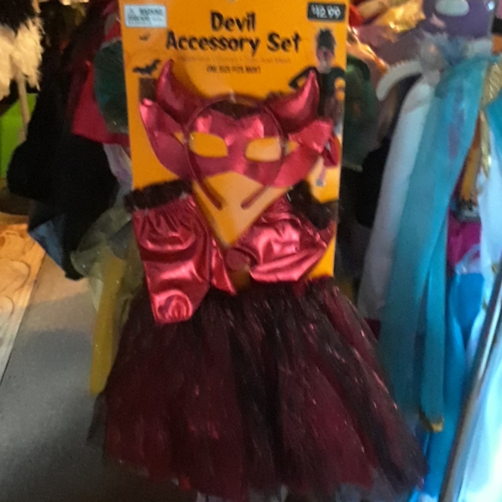Costumes - Picture 2 of 2